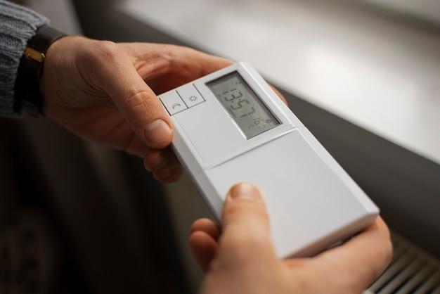How to Save Money on Your Gas Bill-Use a Thermostat