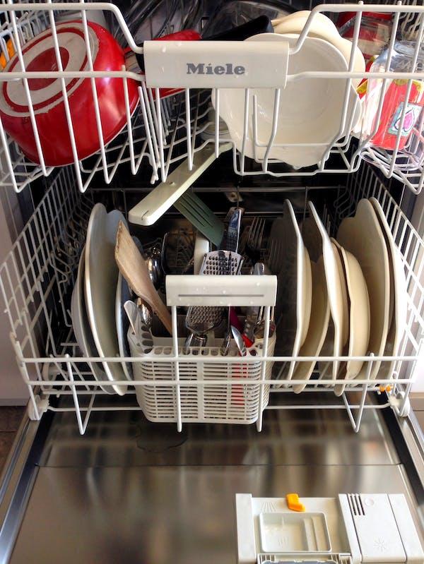 Run Dishwasher Only After Machines Are Full