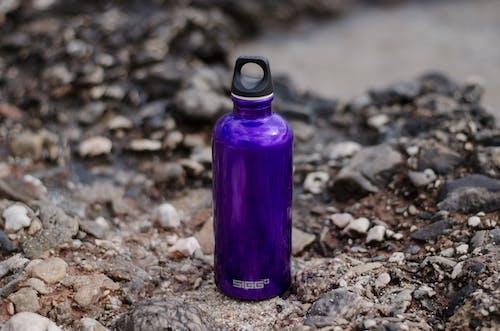 use reusable water bottles when traveling