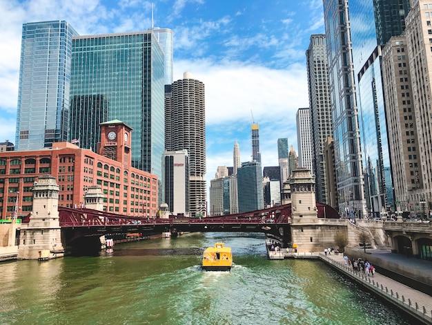 beautiful Chicago River with amazing modern architecture